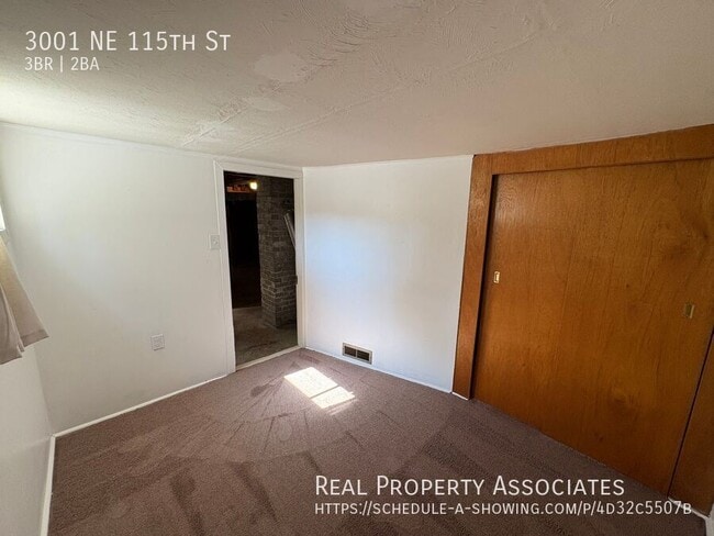 Building Photo - 3001 NE 115th St