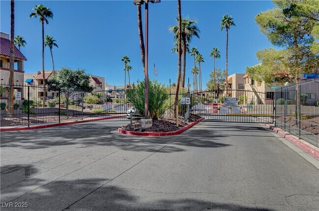 Building Photo - 4150 Sanderling Cir