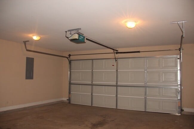 Building Photo - End of cul-de-sac quiet rancher in Owens Cross Roads