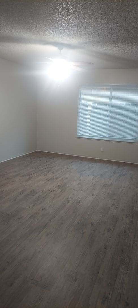 Building Photo - 1040 E Donna Dr