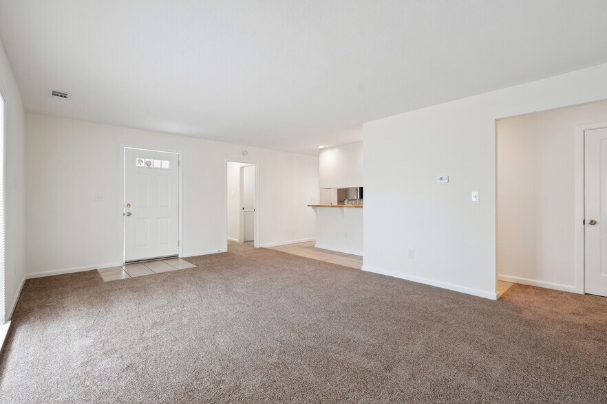 Building Photo - 5541 Highland Ave