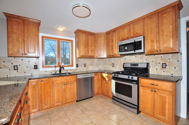 Building Photo - 16 Virginia Ln