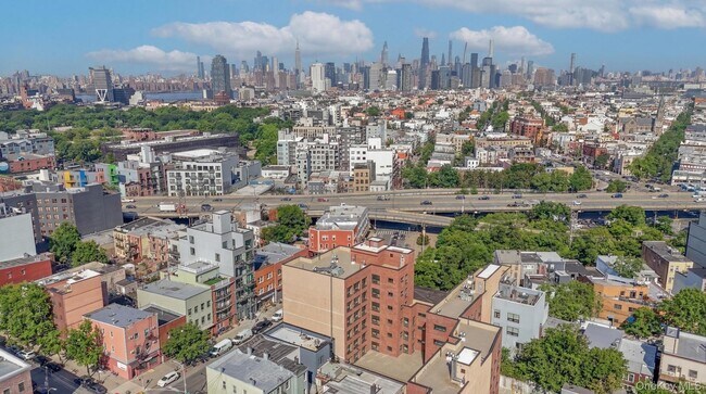 Building Photo - 444 Graham Ave