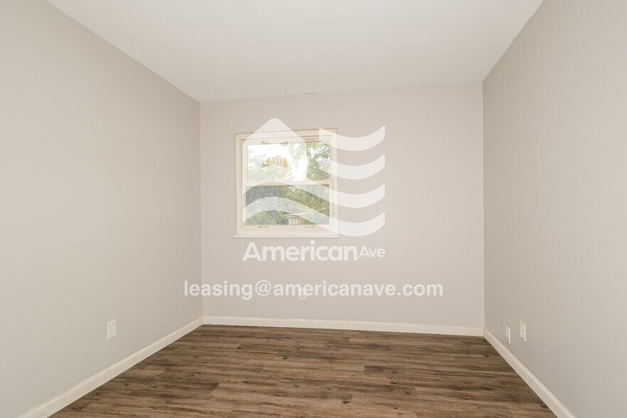 Building Photo - 11020 Linnell Dr