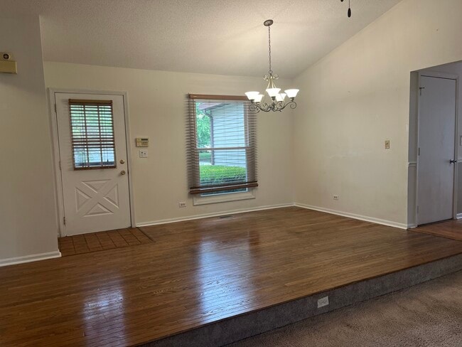 Building Photo - 821 Brentwood Dr