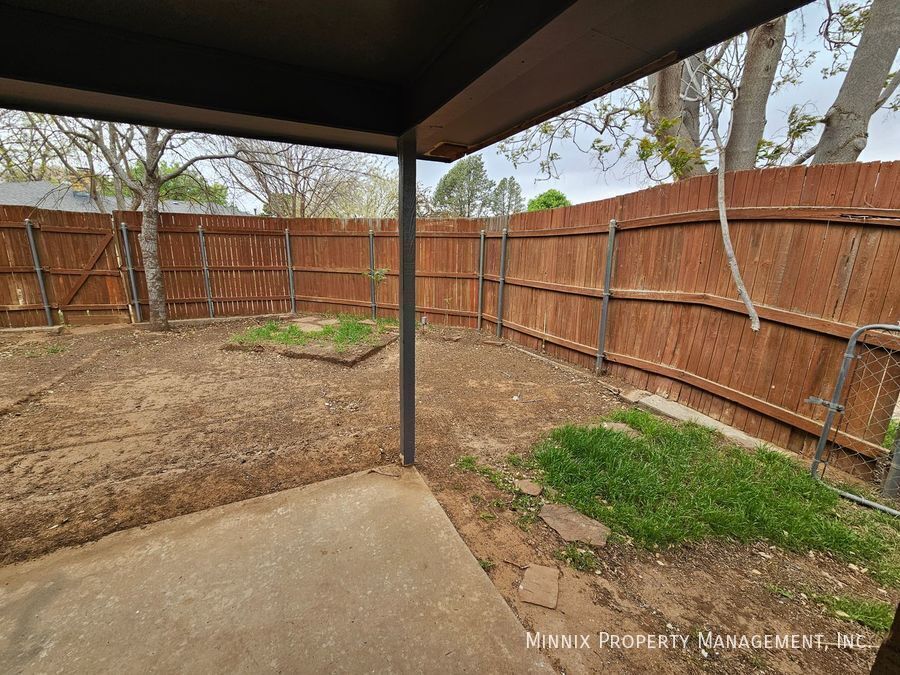 Building Photo - 6906 Elmwood Ave