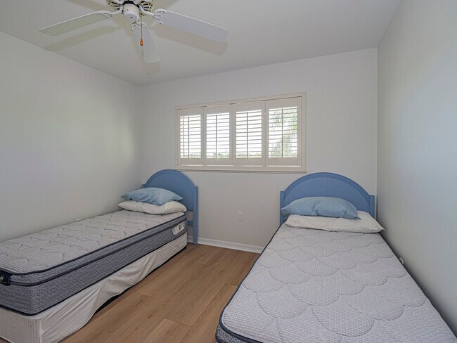 Building Photo - 4791 S Newport Island Dr