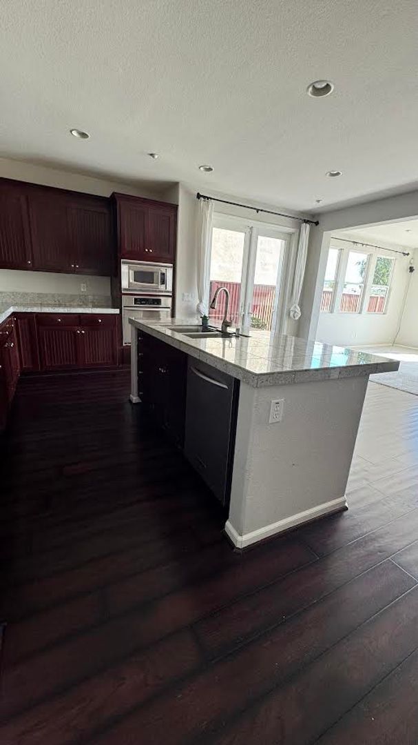 Building Photo - 123 Hearthstone Dr