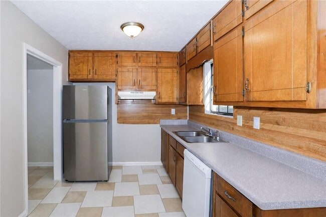 Building Photo - 320 Sprucewood Ct
