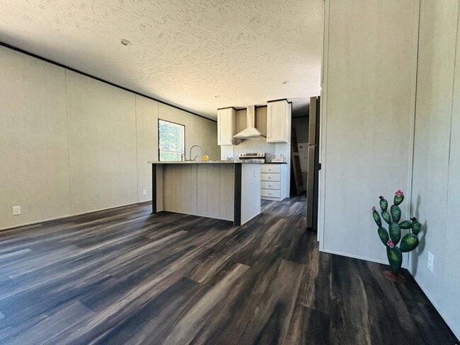 Building Photo - 162 Autumn Ln