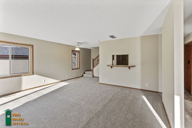 Building Photo - 3 bedroom Townhome in Inver Grove Heights