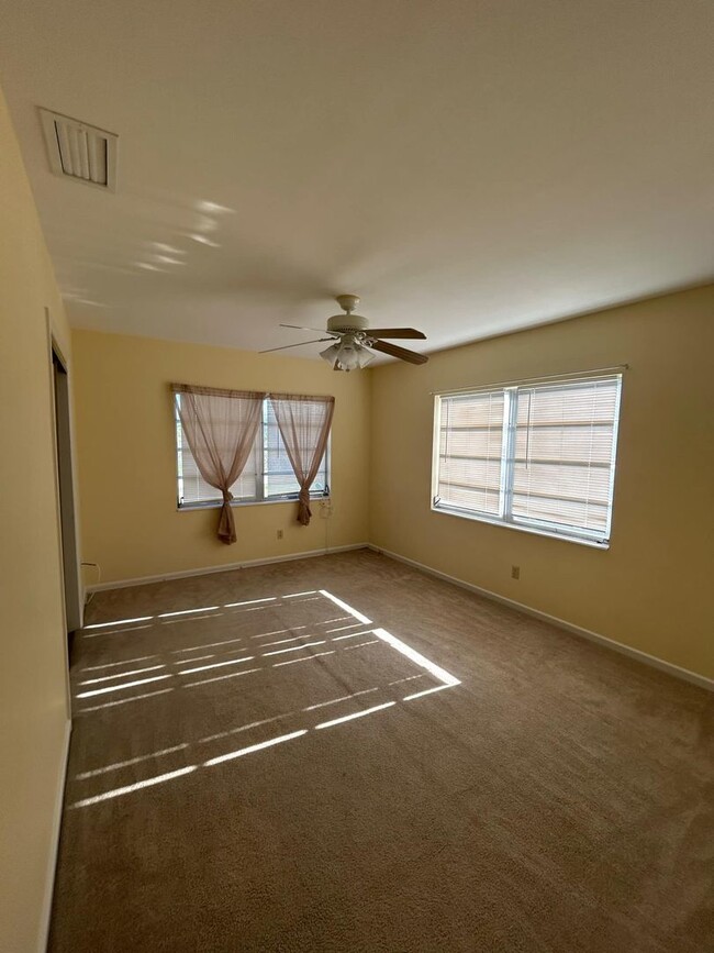 Building Photo - FIRST MONTHS RENT FREE - 3 Bedroom Home on...