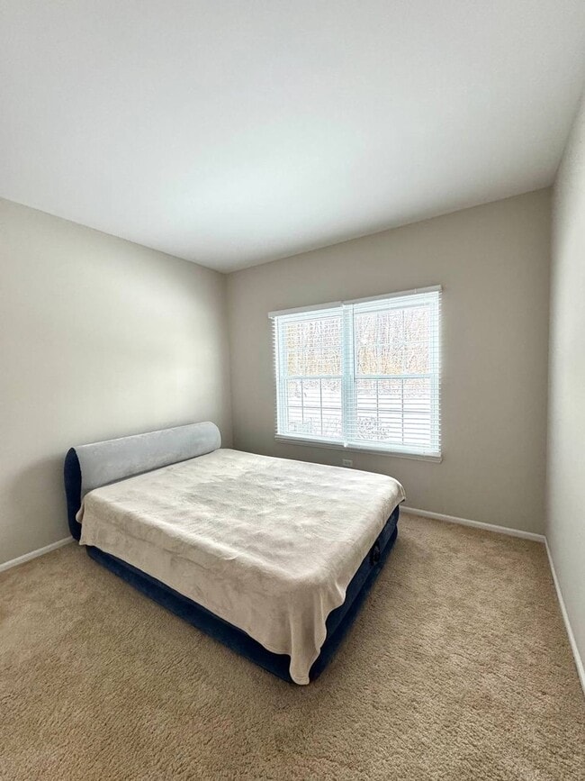 Building Photo - 5261 Pebble Ln