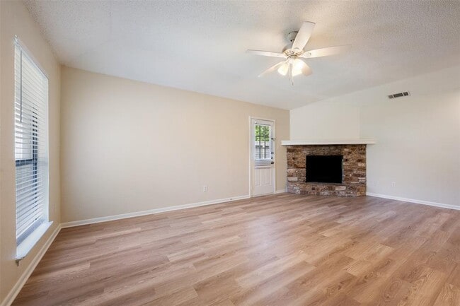 Building Photo - 608 Country Aire Dr