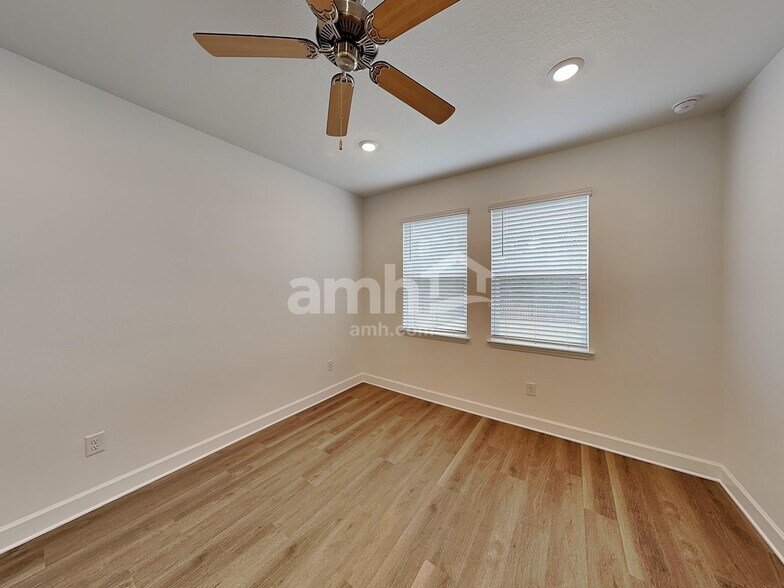 Building Photo - 16422 Cheyanne Ct