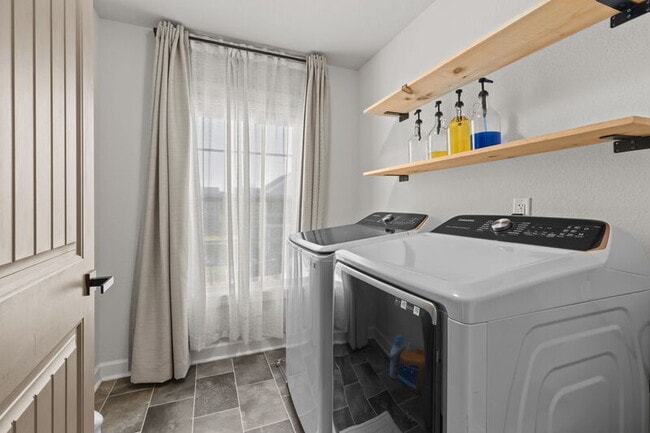 Building Photo - 812 Somb Moore Ways