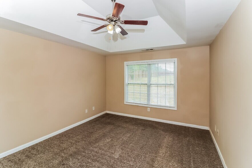 Building Photo - 460 Kyles Cir