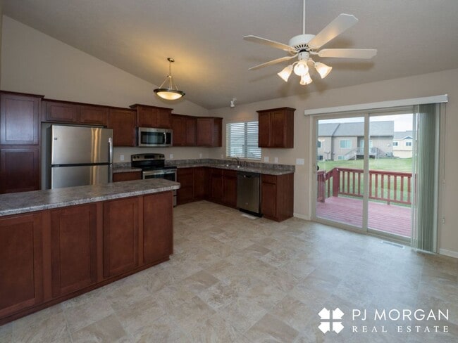 Building Photo - 3 bedroom, 2 bathroom House For Lease