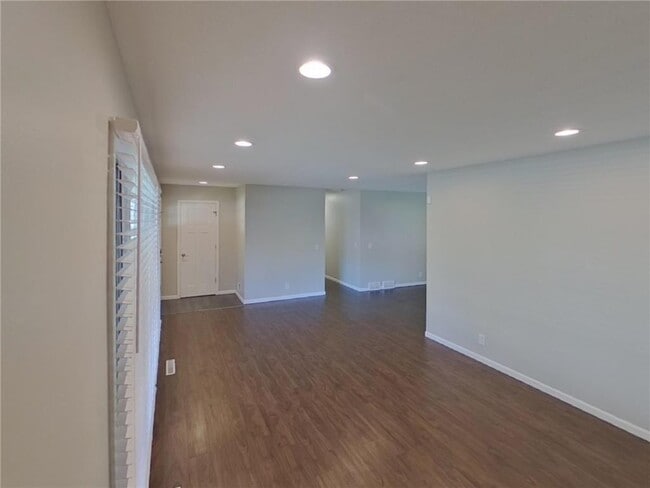 Building Photo - 1455 Oakdale Ave