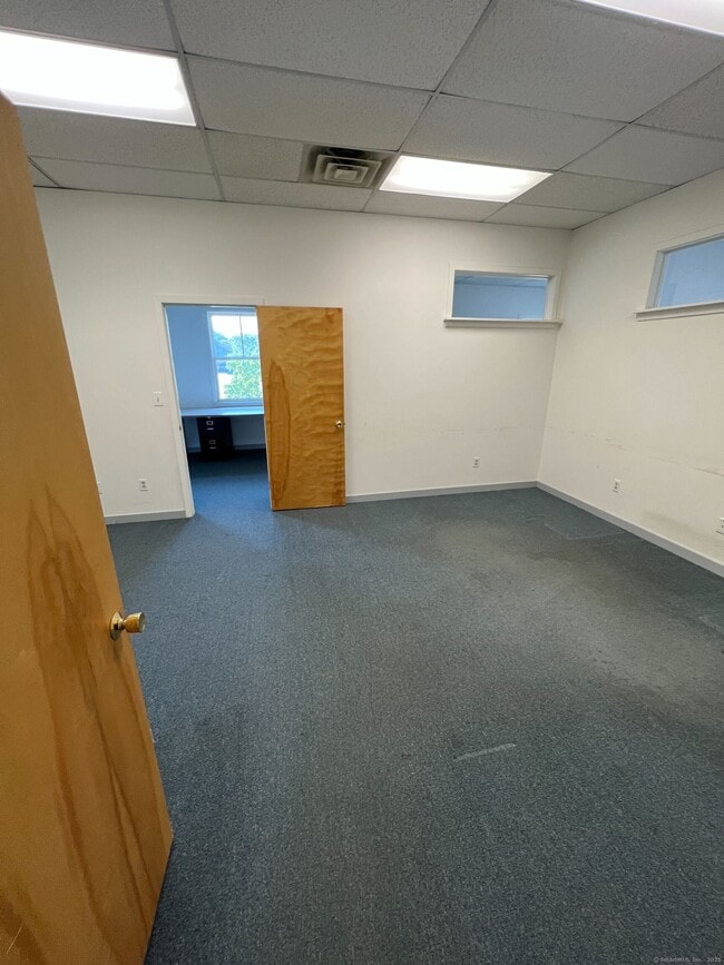 Building Photo - 151 Meadow St