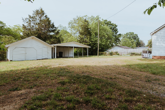 Building Photo - 2106 Englewood St