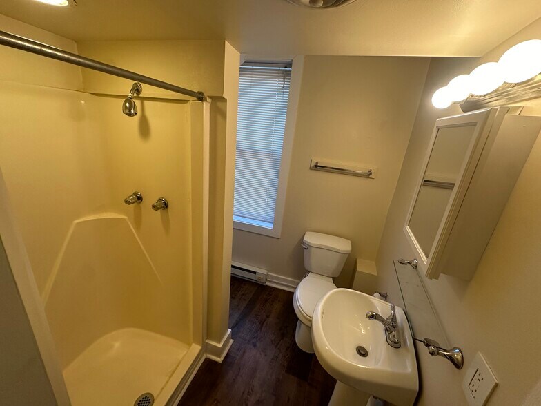 Building Photo - 243 W Main St