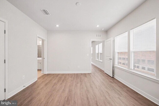 Building Photo - 1601 Potomac Shores Pkwy