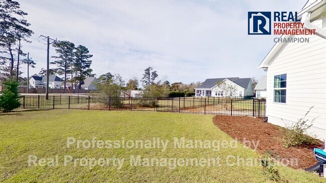 Building Photo - Spacious 4 BD Executive Home Loaded with U...