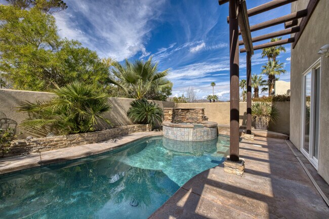 Building Photo - 53740 Avenida Navarro