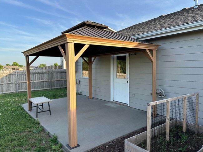 Building Photo - GREAT FAMILY HOME!