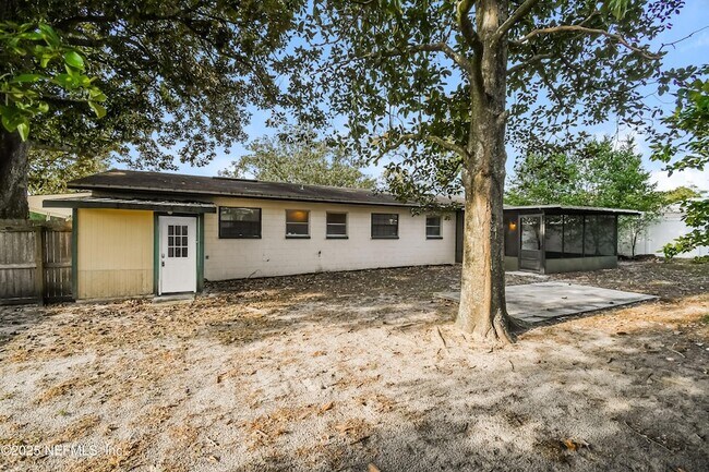 Building Photo - 5822 Jaguar Dr W