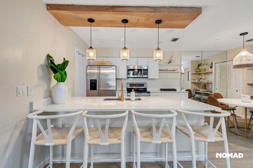 Building Photo - 4093 NW Cinnamon Tree Cir