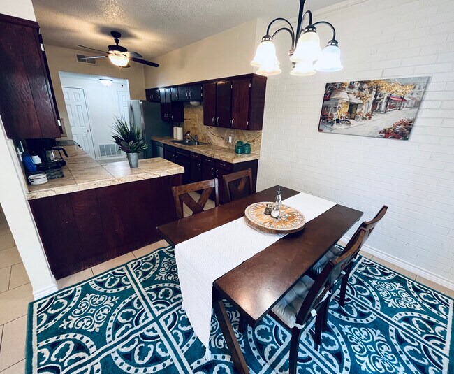 Building Photo - 2901 W Illinois Ave