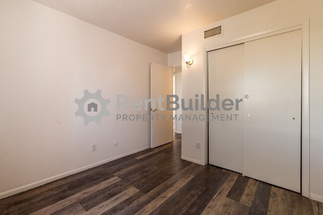 Building Photo - ***NEW YEAR SPECIAL: LOWER PRICE!!