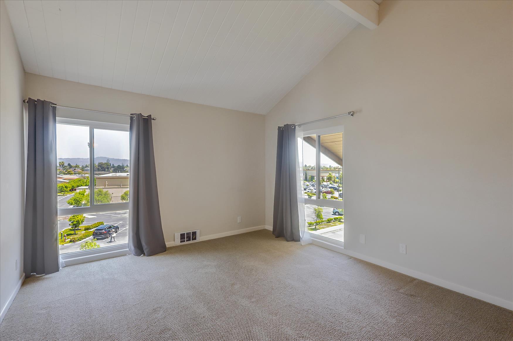 Building Photo - 2101 Shoreline