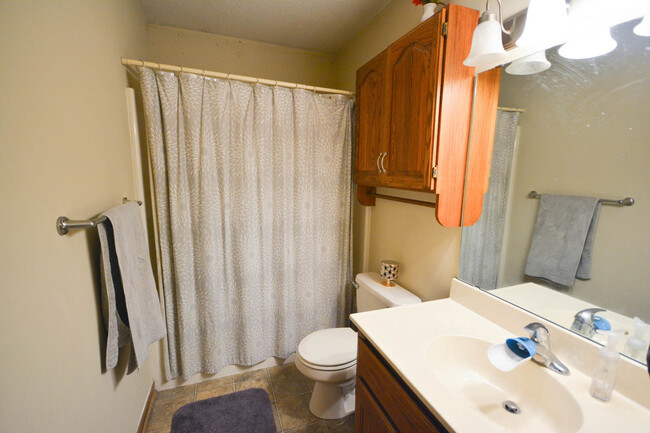 Building Photo - Cozy and Conveniently Located Home For Rent!