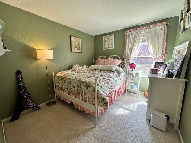 Building Photo - 3 Bedroom 3 Bath - Arapahoe Ridge Erie!