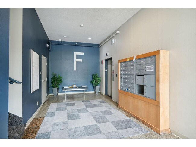Building Photo - 488 Wabasha St N