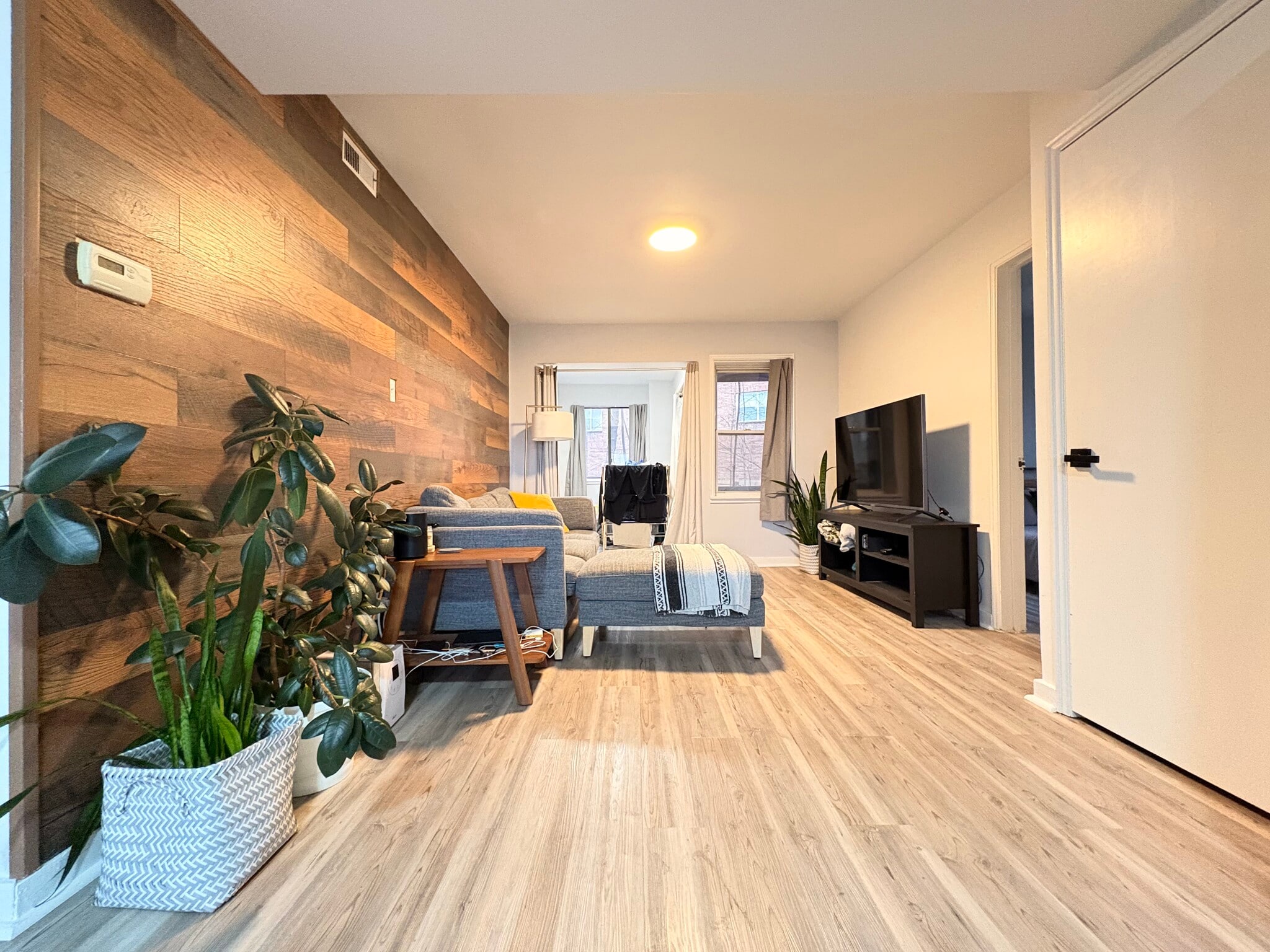 Building Photo - 5737 Hobart St