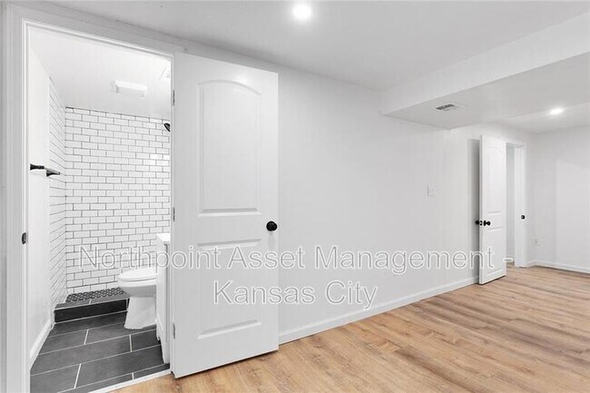 Building Photo - 16364 E 34th St S