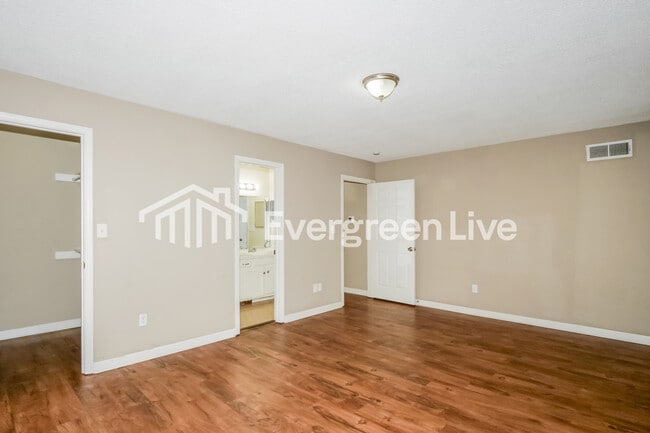 Building Photo - 4534 Sandy Park Dr