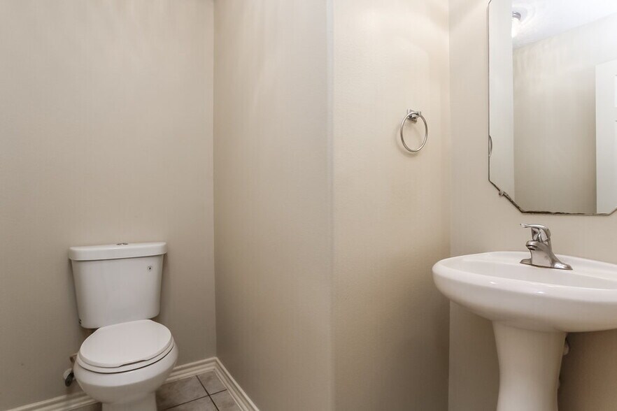 Building Photo - 6619 Rockwall Trail Dr