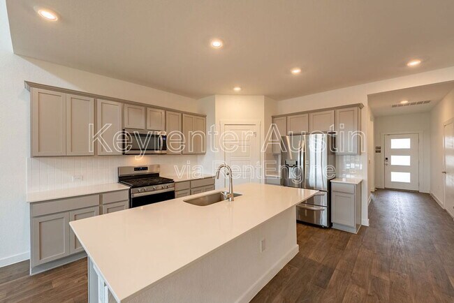 Building Photo - 2901 Louris Ln