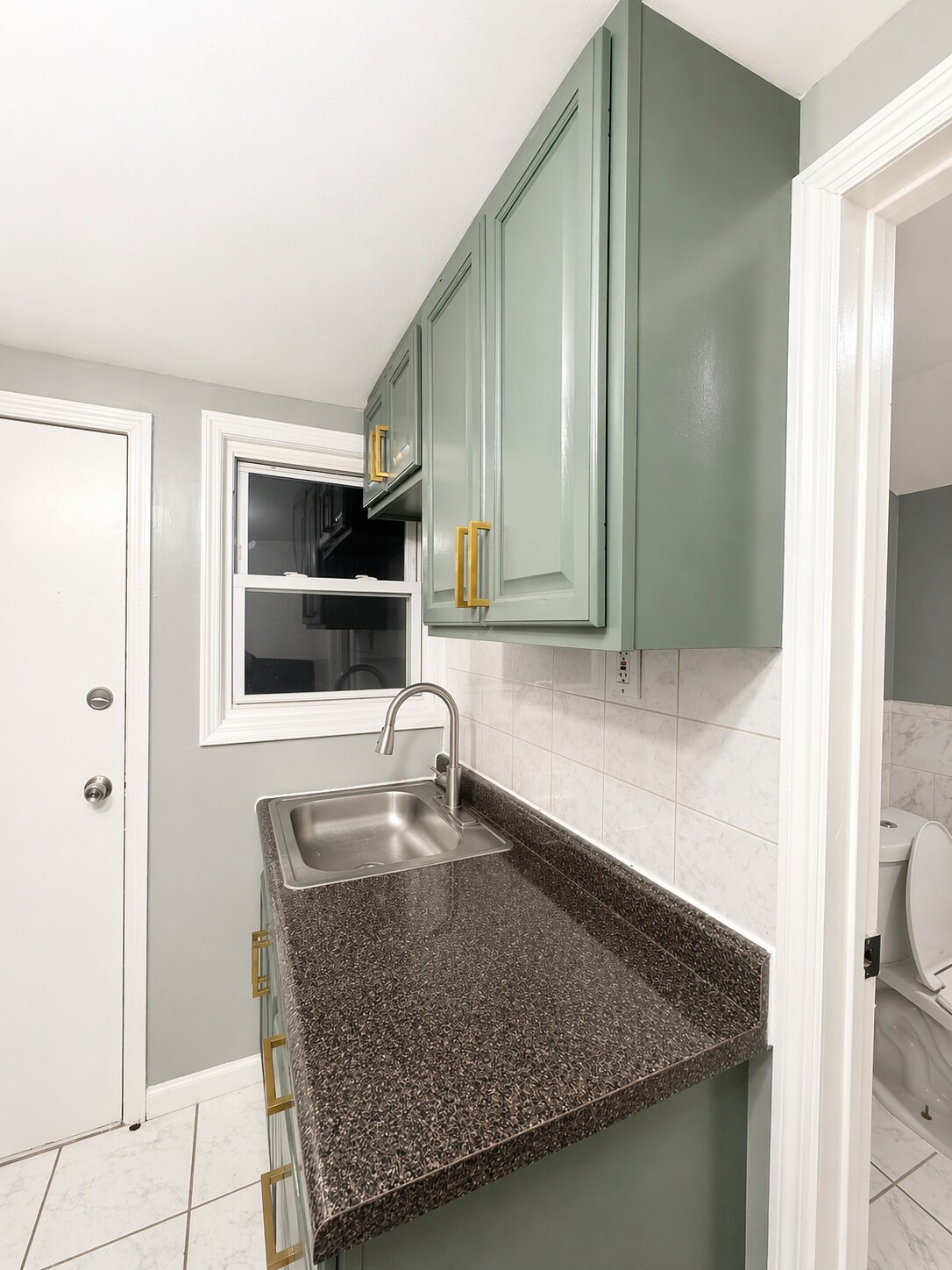 Building Photo - 35 Coit St