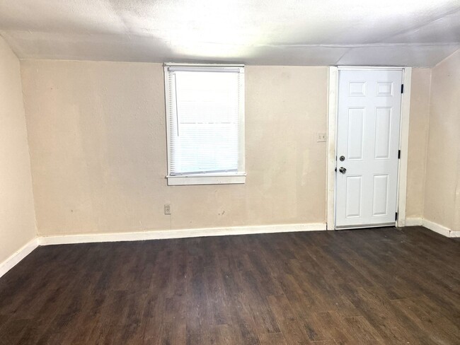 Building Photo - Bigger Than a Tiny House!