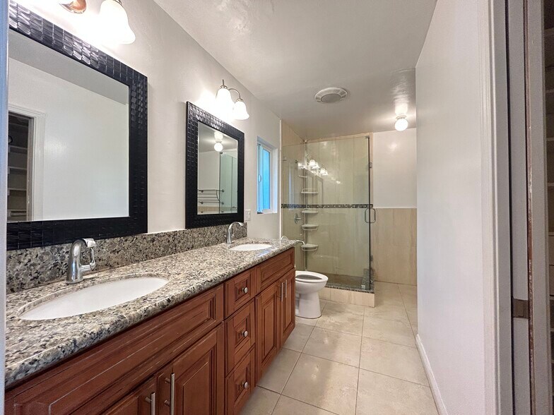 Building Photo - 2308 Henrietta Ave