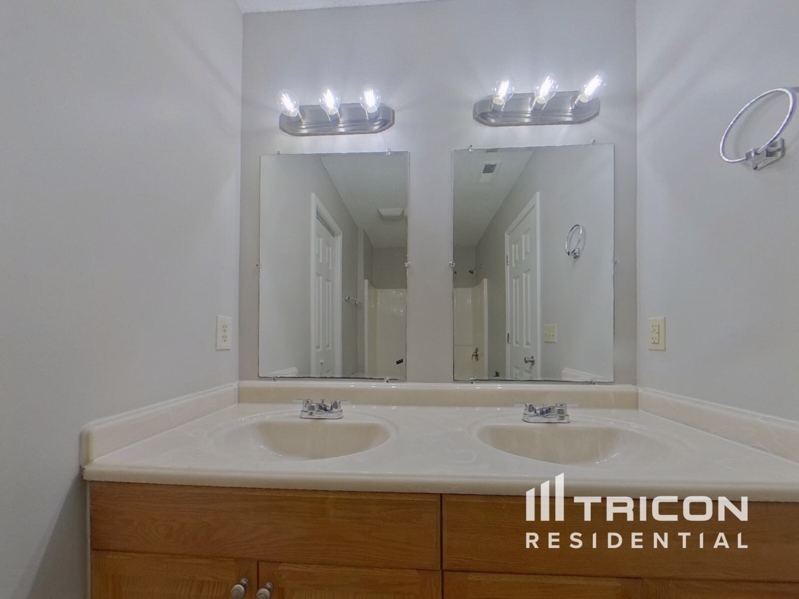 Building Photo - 124 Devonport Dr