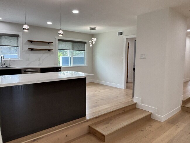 Building Photo - "Beautifully Remodeled 4-Bed Walnut Creek ...