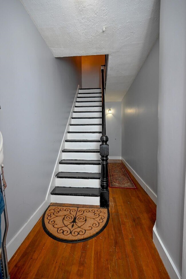 Building Photo - 6 Beacon St