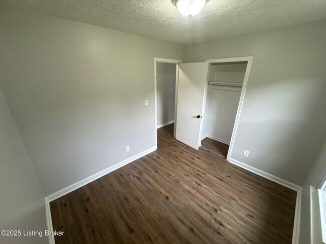 Building Photo - 9705 Turnpike View Dr